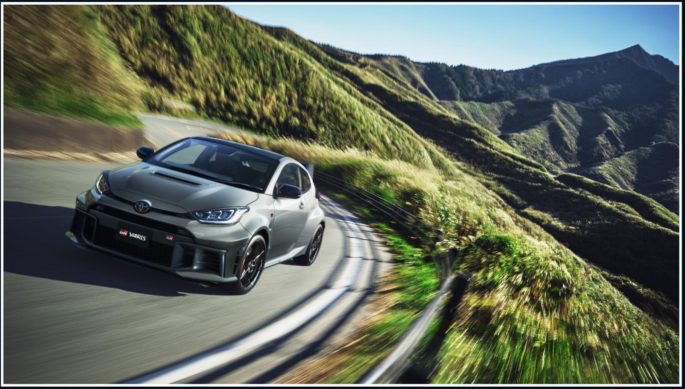 RZ“High performance” + Aero performance package［GR-DAT（8AT・4WD）］