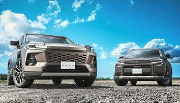 （左）：Z（ハイブリッド）